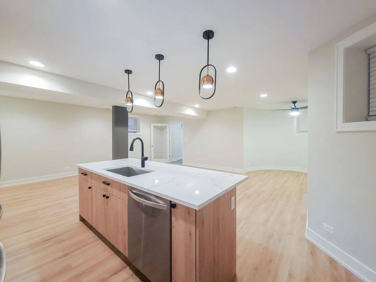 Apartment for rent at 847 W Wellington Ave #G, Chicago, IL 60657