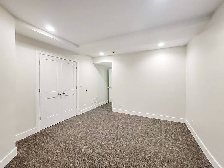 Apartment for rent at 847 W Wellington Ave #G, Chicago, IL 60657