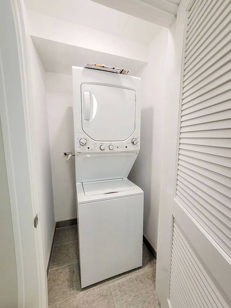 Apartment for rent at 847 W Wellington Ave #G, Chicago, IL 60657