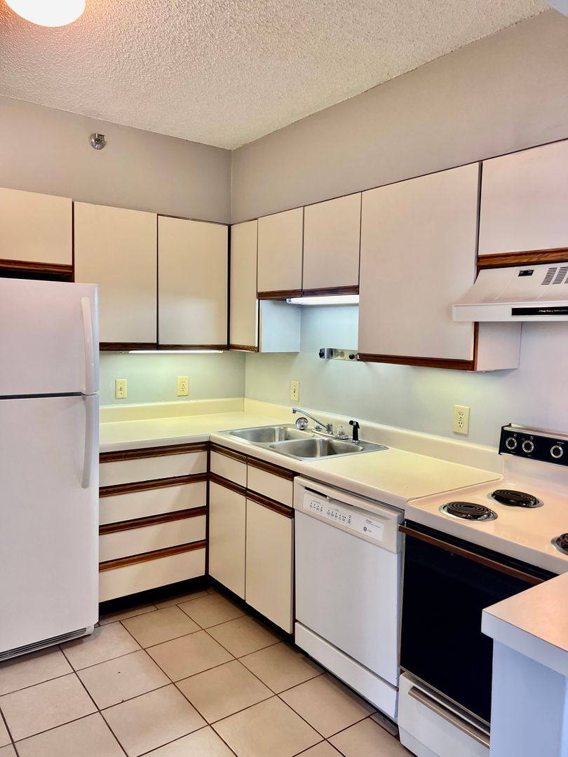 Apartment for rent at 900 19th Ave S, Nashville, TN 37212