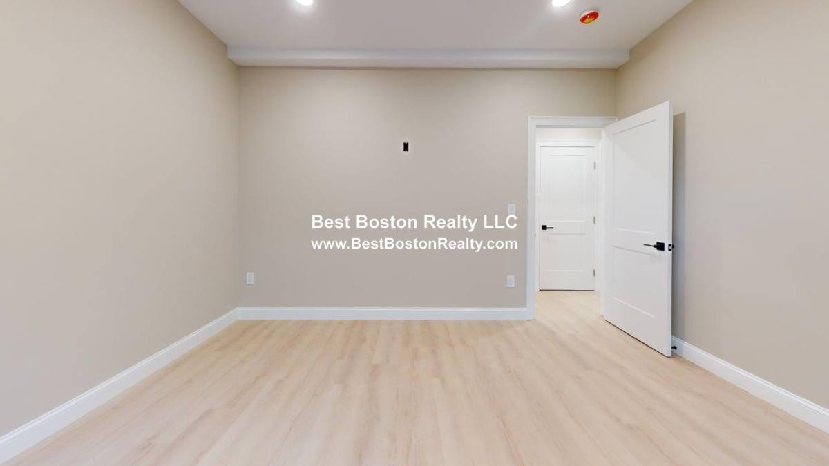 Apartment for rent at 231 Highland Ave #2, Somerville, MA 02143