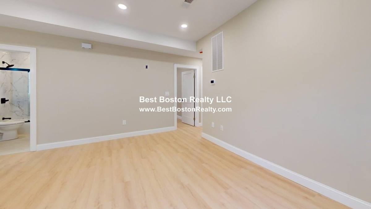 Apartment for rent at 231 Highland Ave #2, Somerville, MA 02143
