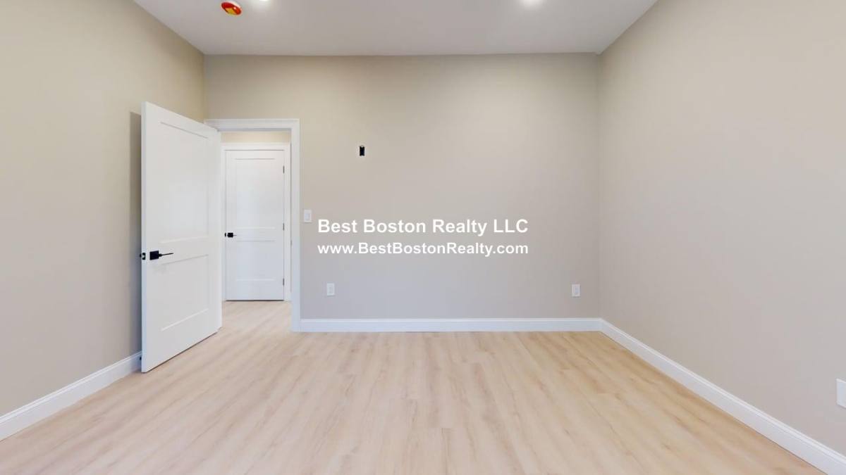 Apartment for rent at 231 Highlandave #3, Somerville, MA 02143