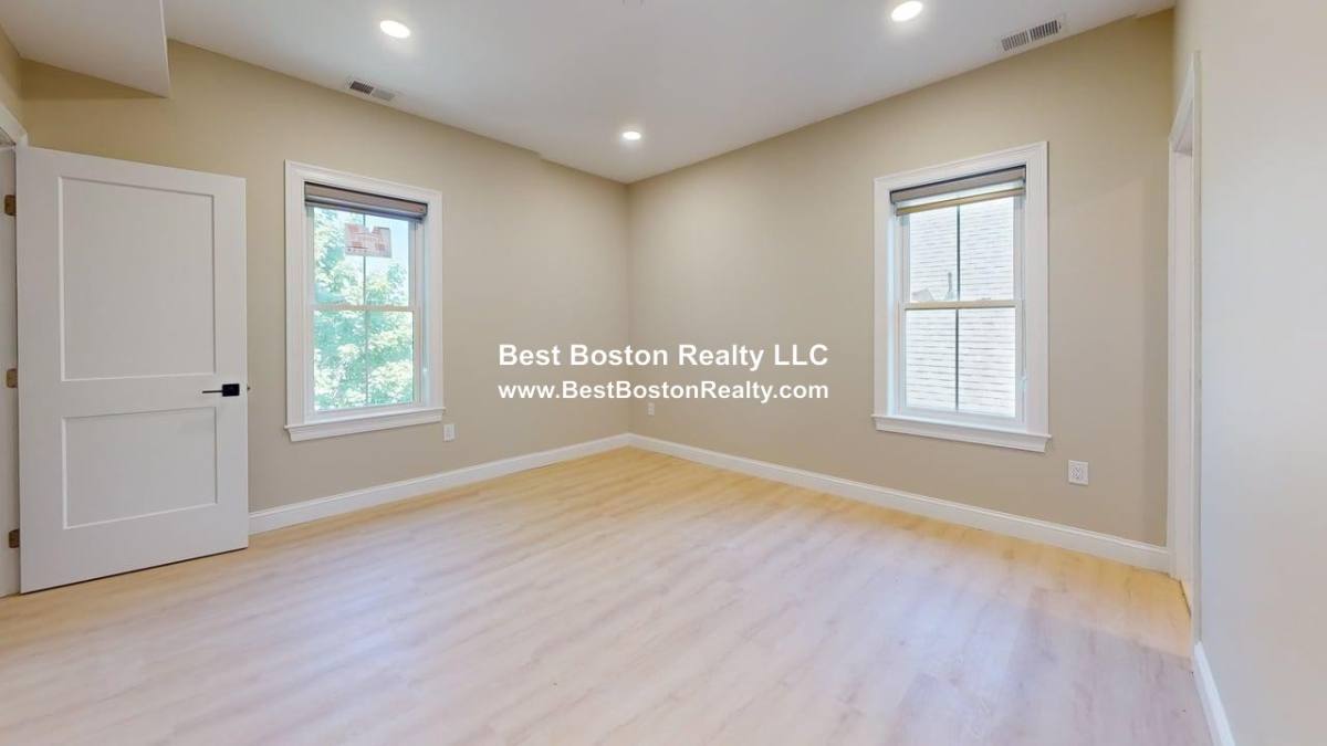 Apartment for rent at 231 Highlandave #3, Somerville, MA 02143