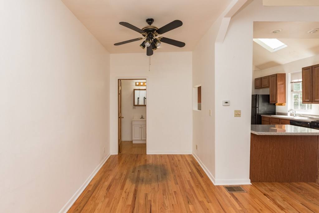 Apartment for rent at 1043 W Grace St #CH, Chicago, IL 60613