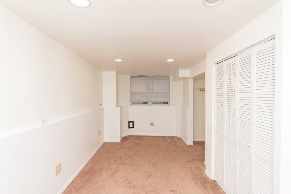Apartment for rent at 1043 W Grace St #CH, Chicago, IL 60613