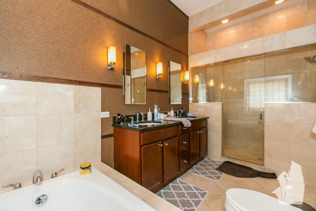 Condo for rent at 1357 W Grand Ave #4, Chicago, IL 60642