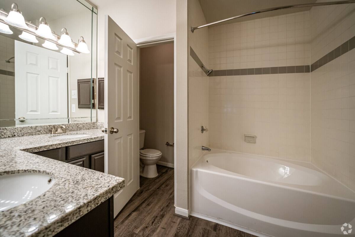 Apartment for rent at 3133 Buffalo Speedway #INV2, Houston, TX 77098