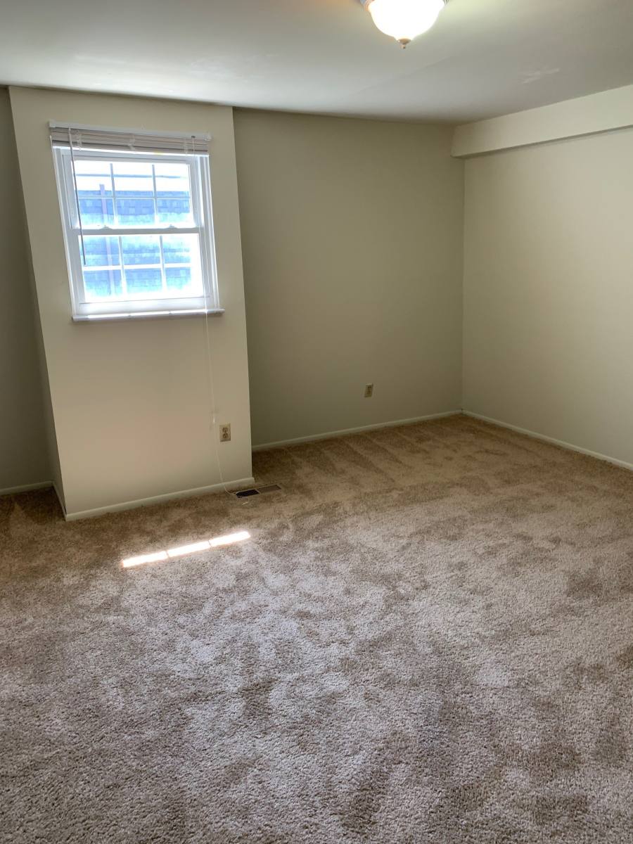 Townhouse for rent at 1832 First St, Massillon, OH 44646