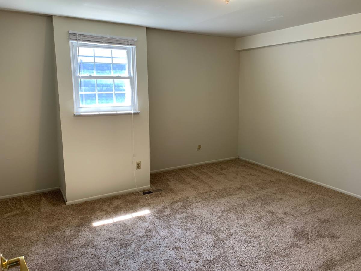 Townhouse for rent at 1832 First St, Massillon, OH 44646