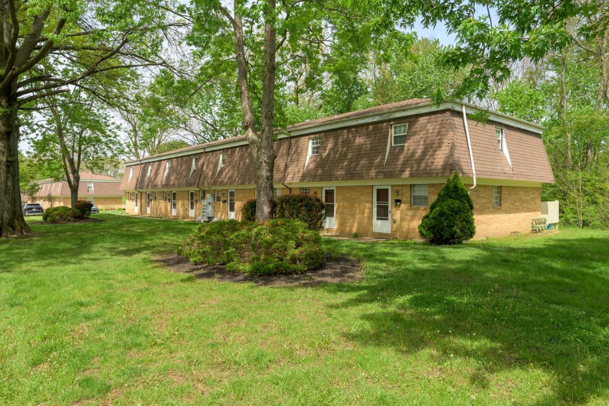 Townhouse for rent at 1832 First St, Massillon, OH 44646