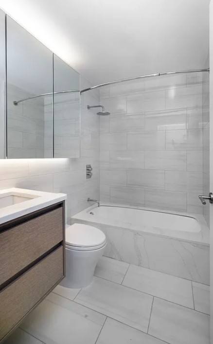 Apartment for rent at 1359 6th Ave #802, New York, NY 10019