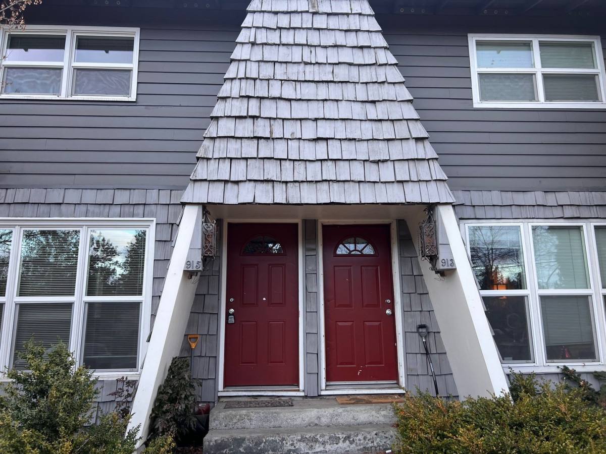 Townhouse for rent at 913 NE Franklin Ave, Bend, OR 97701