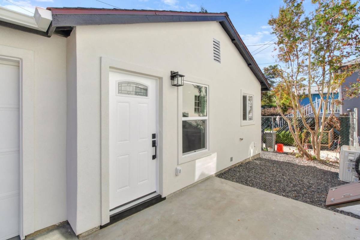 House for rent at 3144 S St, Sacramento, CA 95816