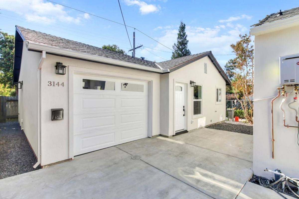 House for rent at 3144 S St, Sacramento, CA 95816