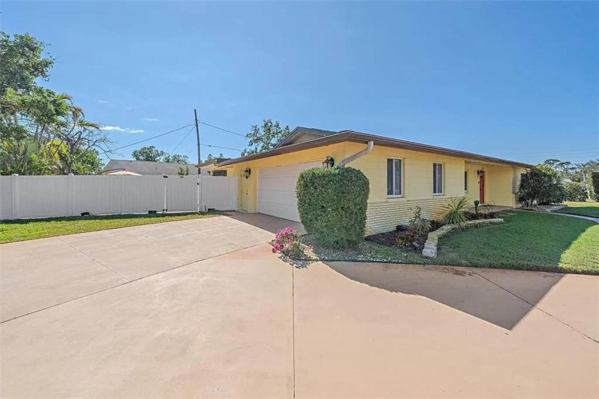 House for rent at 4201 W 18th Ave, Bradenton, FL 34205