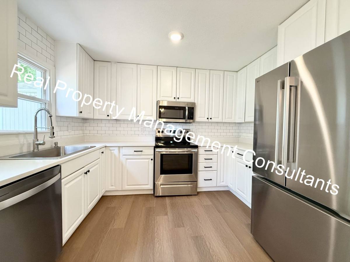 House for rent at 7335 Nall Ave, Prairie Village, KS 66208
