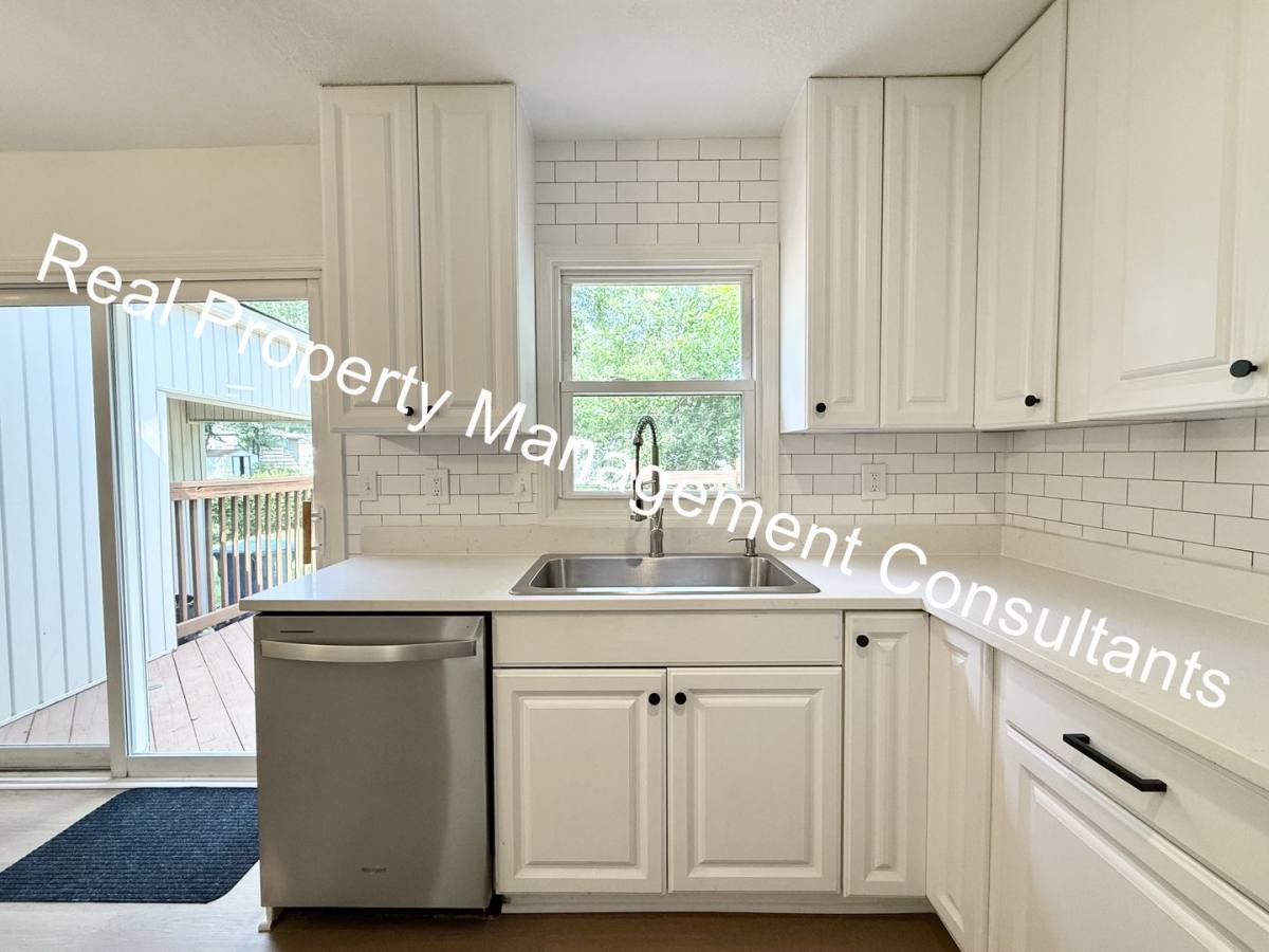 House for rent at 7335 Nall Ave, Prairie Village, KS 66208
