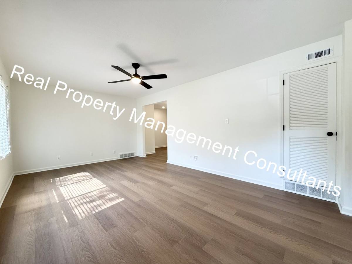 House for rent at 7335 Nall Ave, Prairie Village, KS 66208