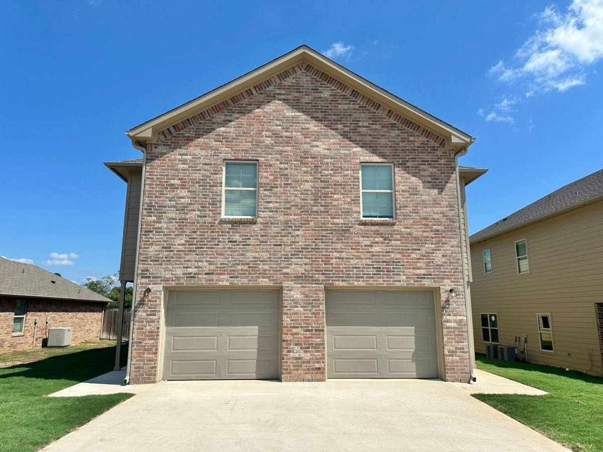 Townhouse for rent at 6221 Villa Rosa Way, Tyler, TX 75707