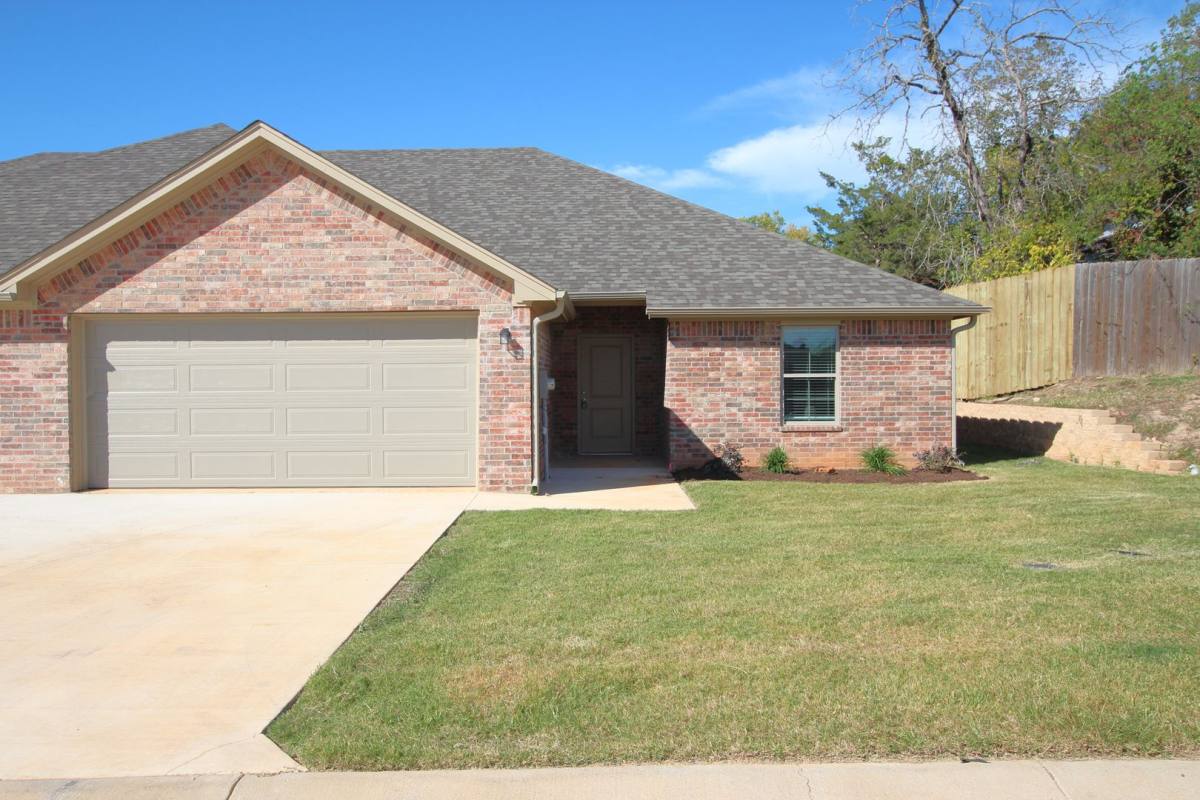 Townhouse for rent at 6005 Villa Rosa Way, Tyler, TX 75707