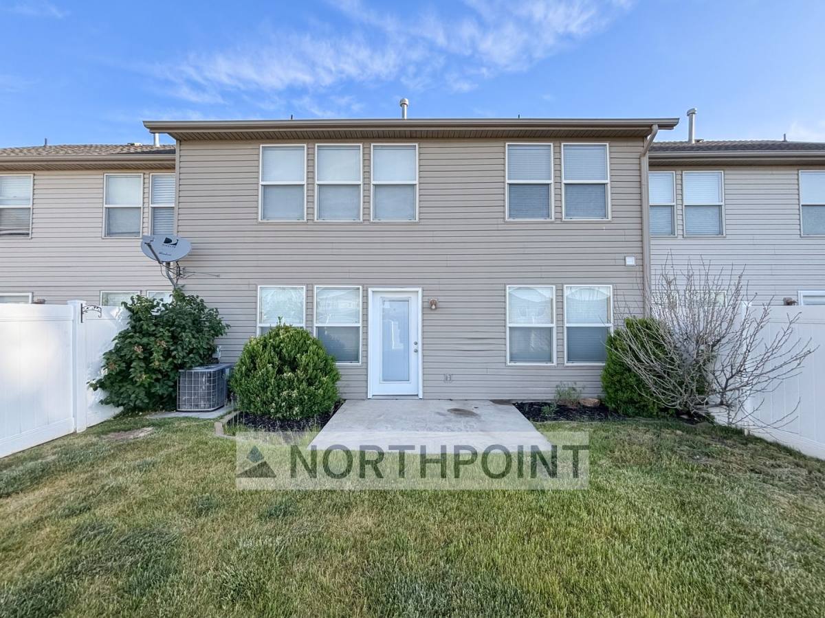 Townhouse for rent at 3117 W 450 N, Clearfield, UT 84015