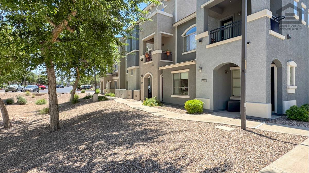 Townhouse for rent at 2401 E Rio Salado Parkway, Tempe, AZ 85288