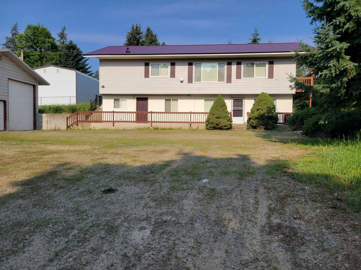 Townhouse for rent at 435 Spokane Ave, Newport, WA 99156