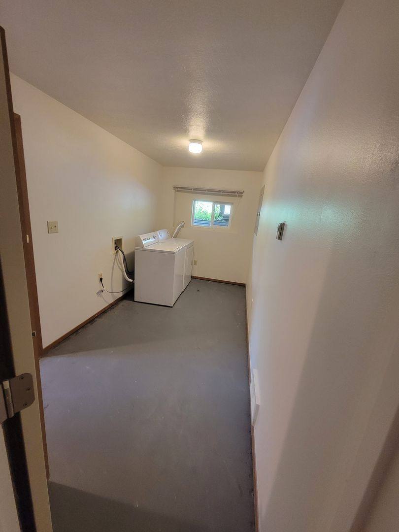 Townhouse for rent at 435 Spokane Ave, Newport, WA 99156