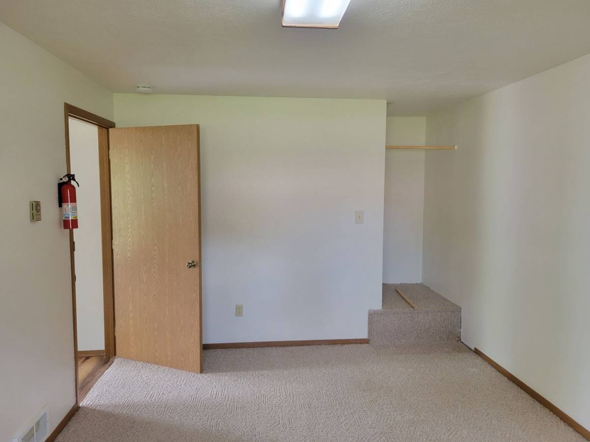 Townhouse for rent at 435 Spokane Ave, Newport, WA 99156