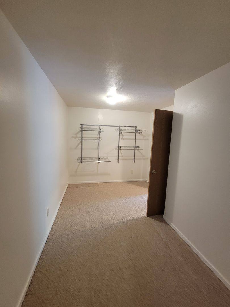 Townhouse for rent at 435 Spokane Ave, Newport, WA 99156