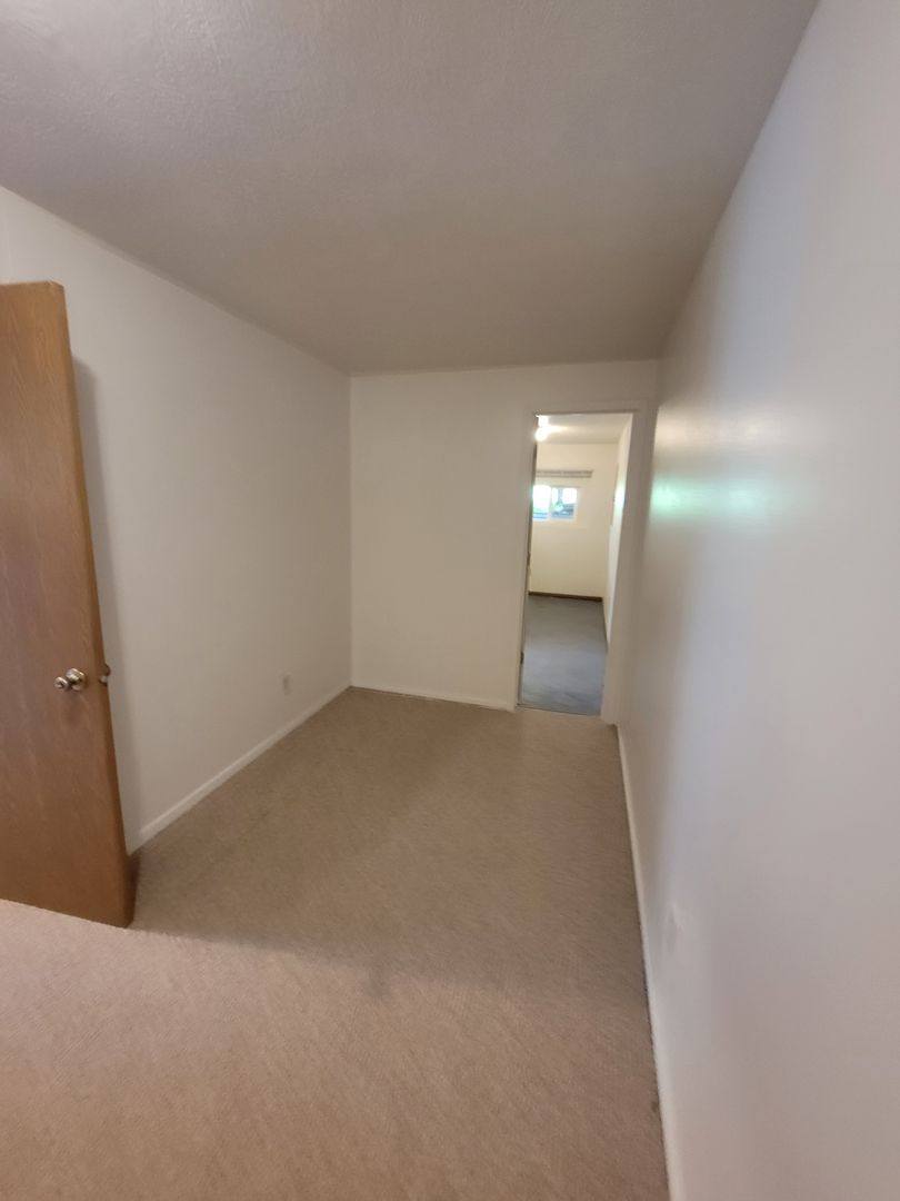 Townhouse for rent at 435 Spokane Ave, Newport, WA 99156