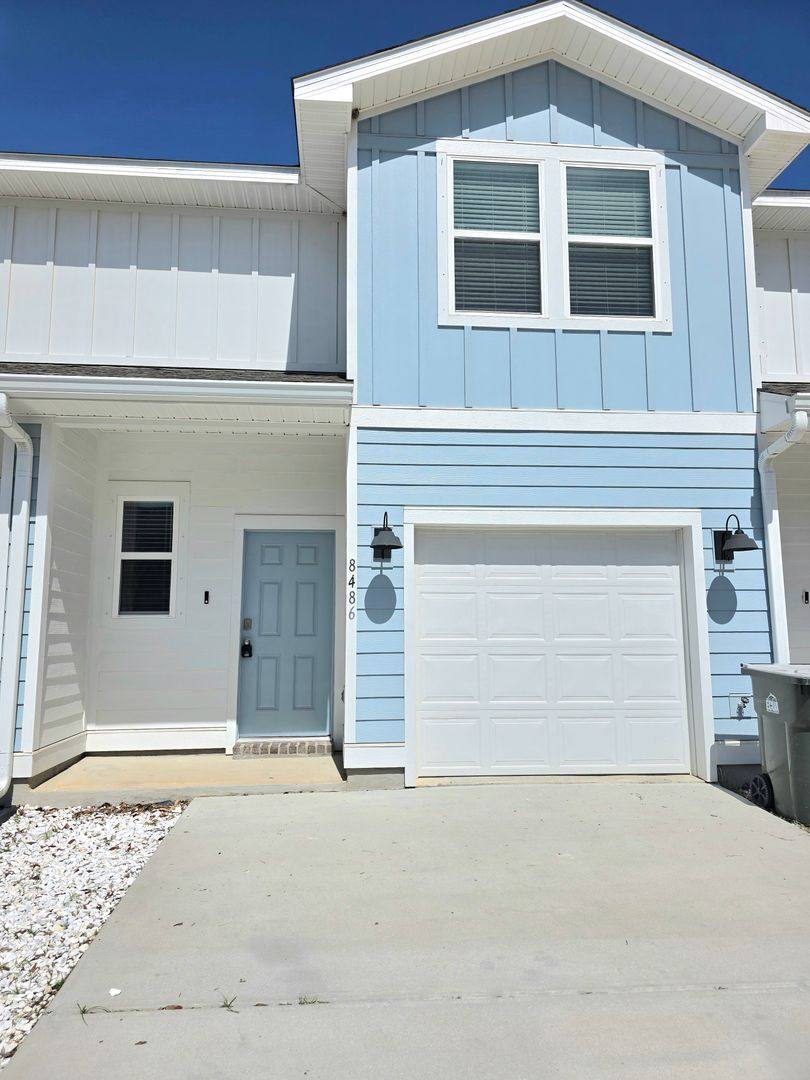 Townhouse for rent at 8486 Bluejack Dr, Pensacola, FL 32514