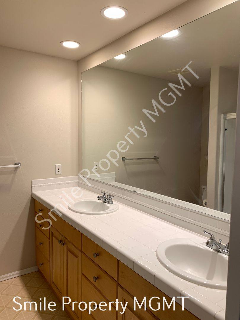 House for rent at 13840 SE 131st Ave, Clackamas, OR 97015
