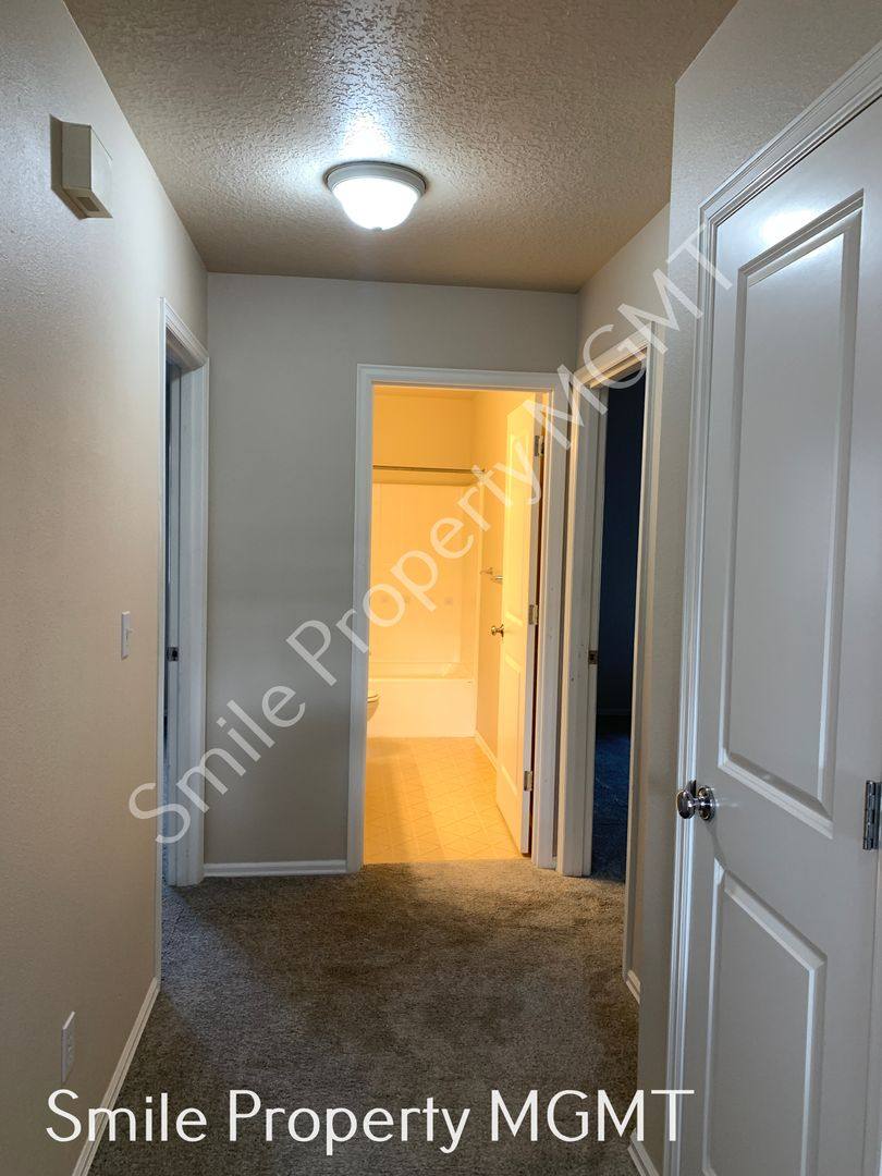 House for rent at 13840 SE 131st Ave, Clackamas, OR 97015