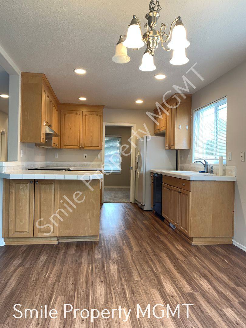 House for rent at 13840 SE 131st Ave, Clackamas, OR 97015