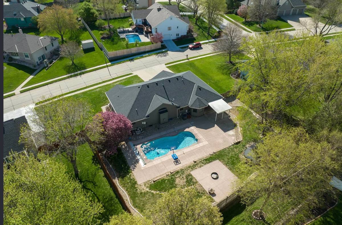 House for rent at 1802 Barrington Parkway, Papillion, NE 68046