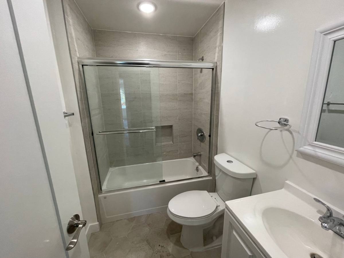 Apartment for rent at 966 N Mariposa Ave, Los Angeles, CA 90029