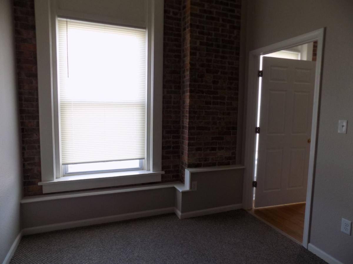 Apartment for rent at 121 W Broadway, Fairfield, IA 52556