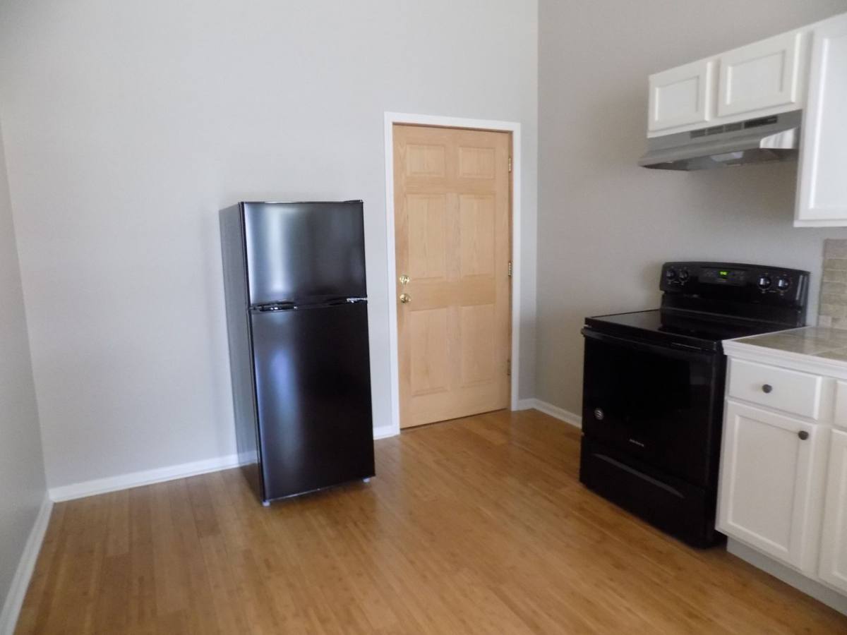Apartment for rent at 121 W Broadway, Fairfield, IA 52556
