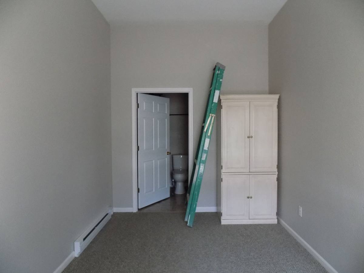 Apartment for rent at 121 W Broadway, Fairfield, IA 52556