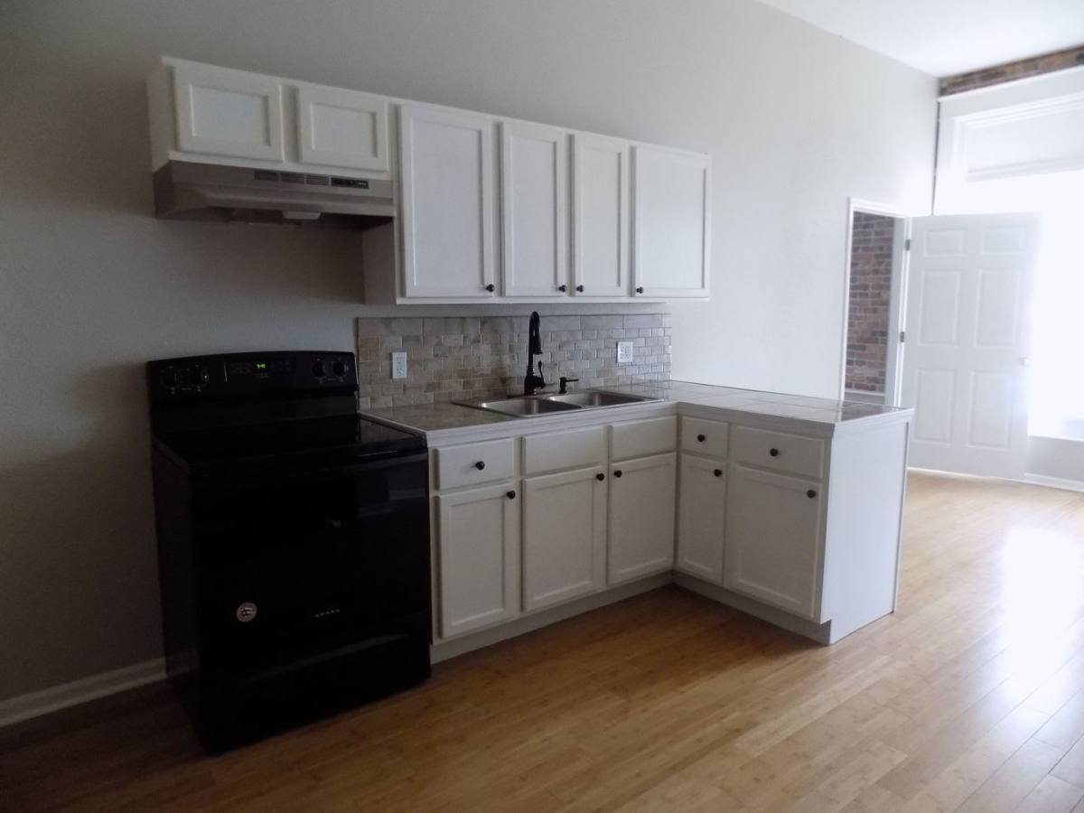 Apartment for rent at 121 W Broadway, Fairfield, IA 52556