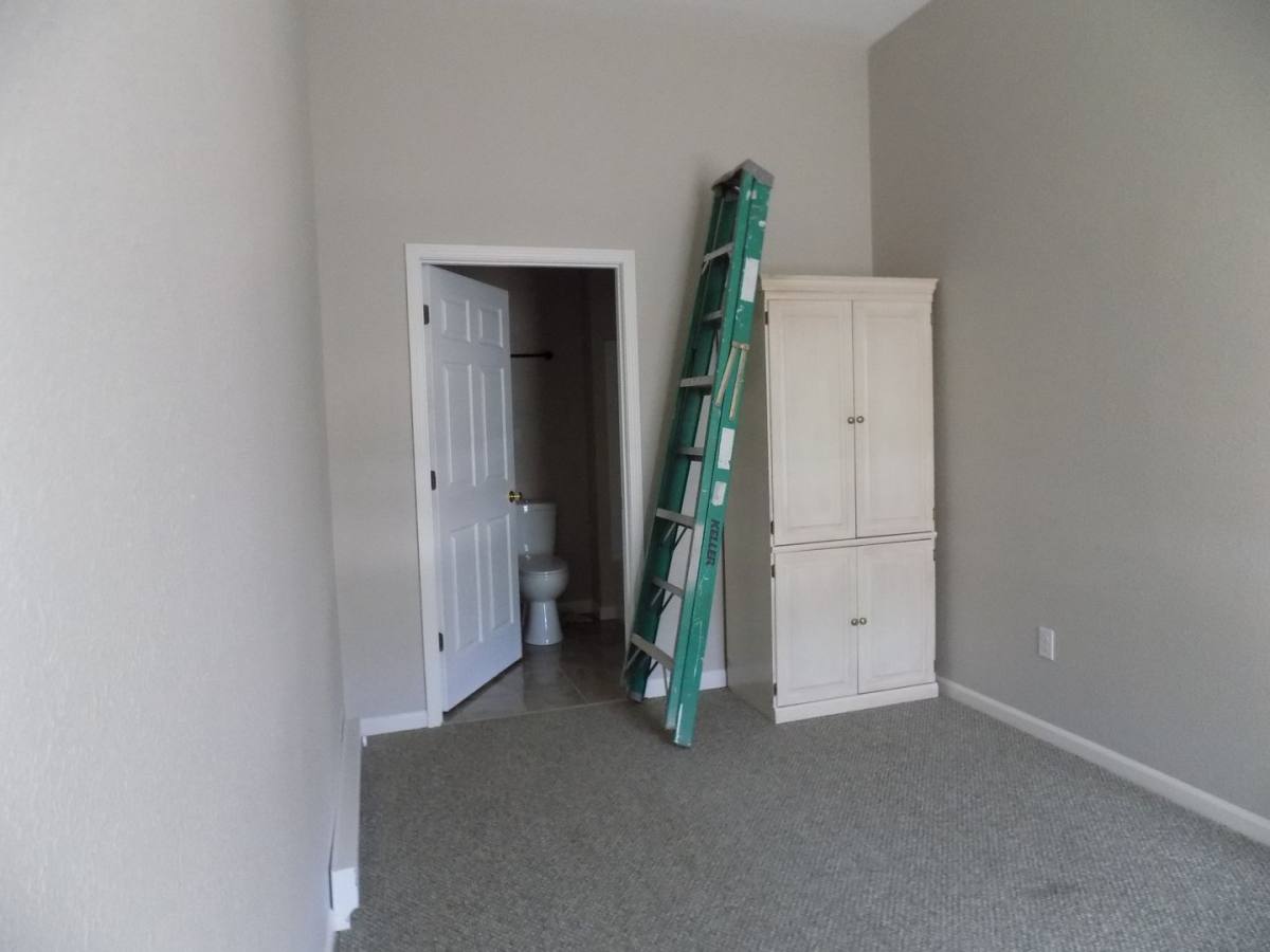 Apartment for rent at 121 W Broadway, Fairfield, IA 52556