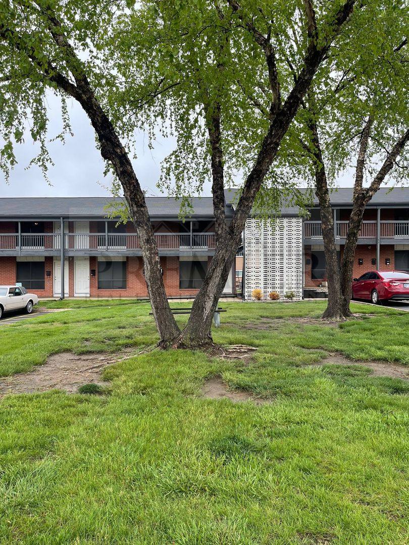 Apartment for rent at 6009 Barton Dr, Shawnee, KS 66203