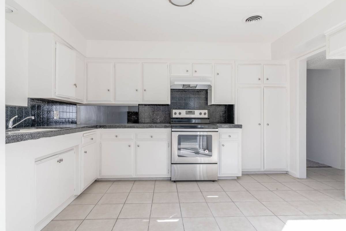 Apartment for rent at 3600-3610 Dana St, Bakersfield, CA 93306