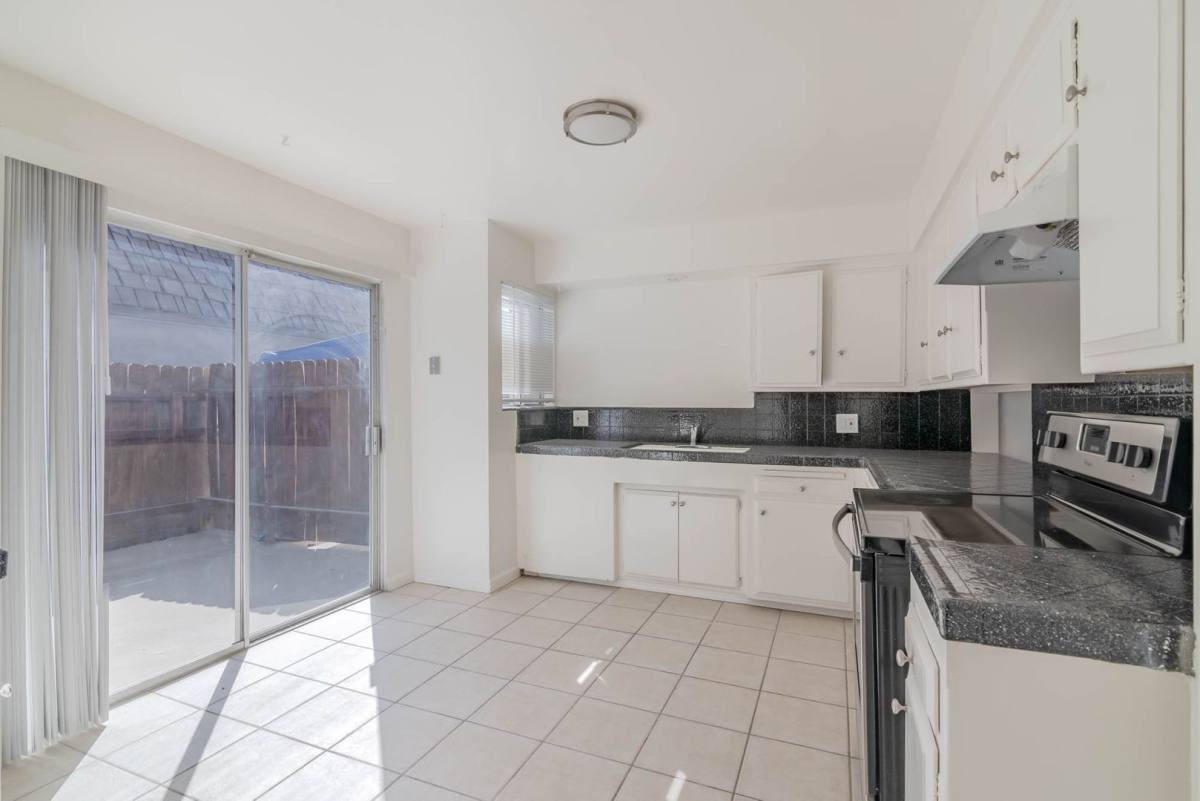 Apartment for rent at 3600-3610 Dana St, Bakersfield, CA 93306