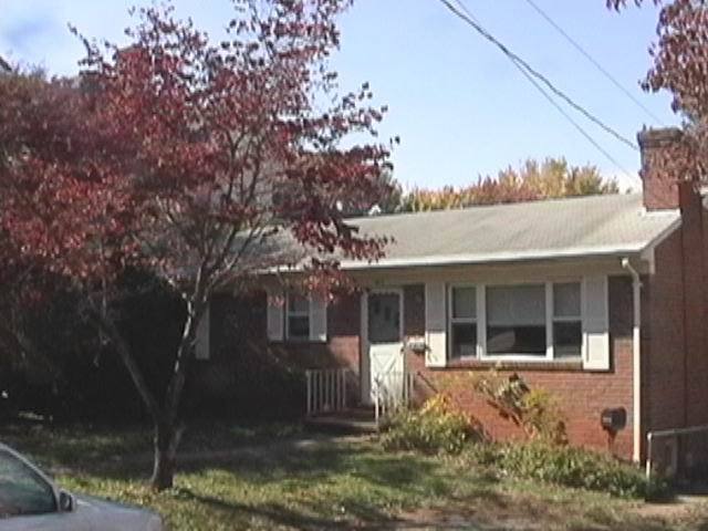 Apartment for rent at 603 Locust Ave #B, Charlottesville, VA 22902