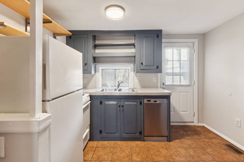 Townhouse for rent at 304 Sears St, Philadelphia, PA 19147