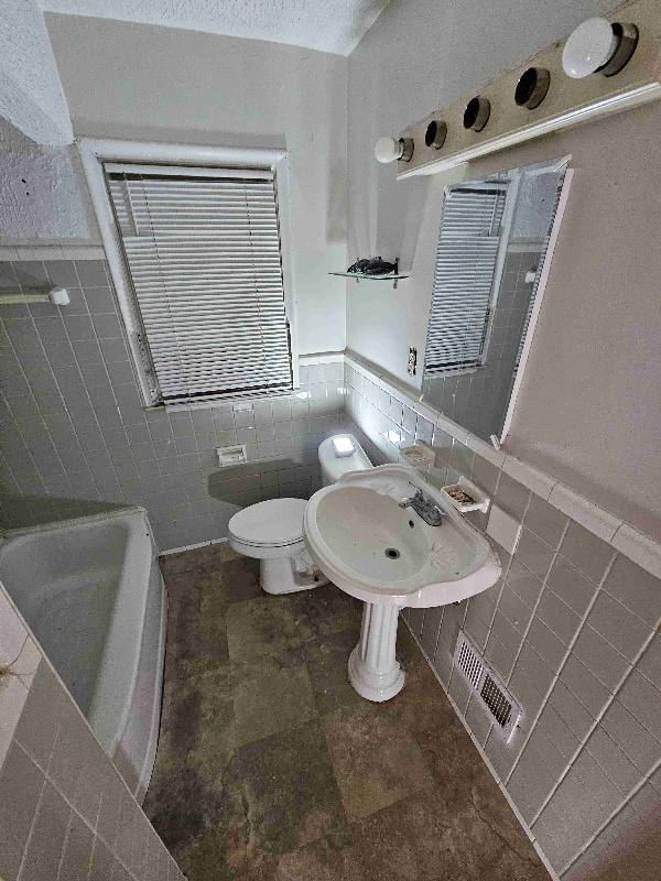 House for rent at 15712 Evergreen Rd, Detroit, MI 48223