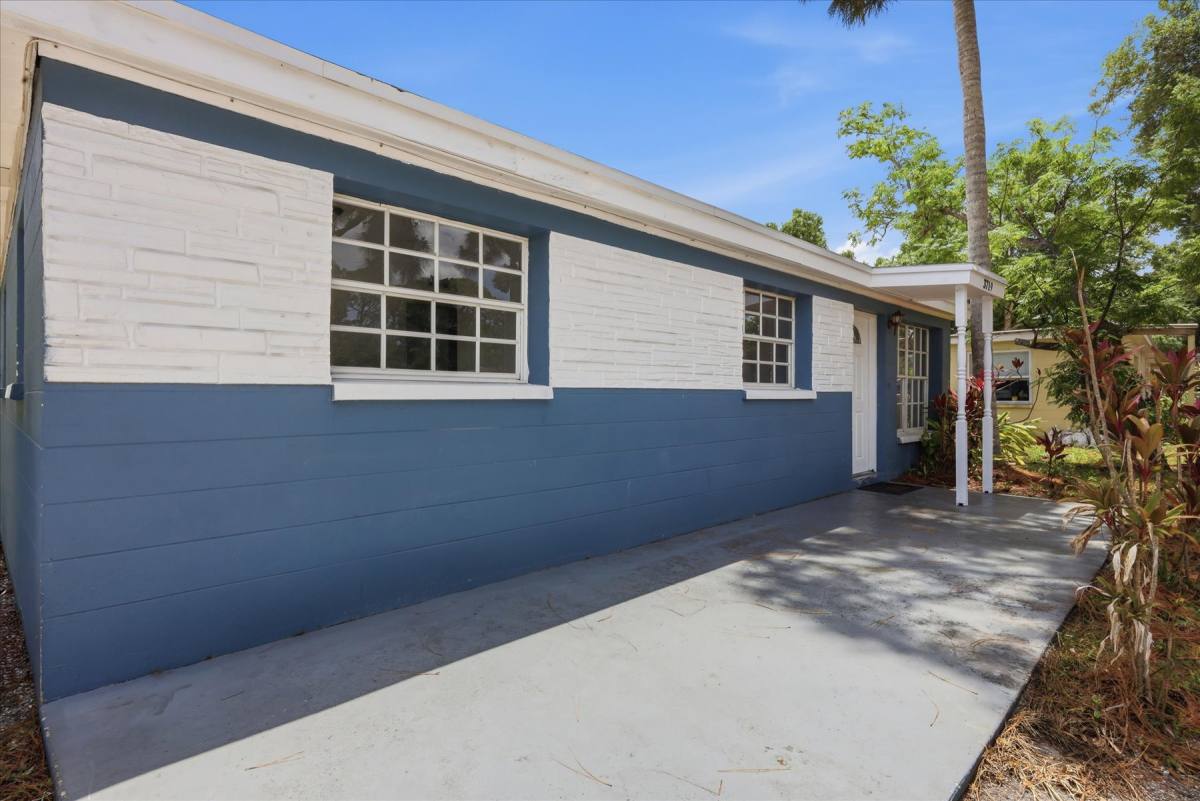 House for rent at 3719 Papai Dr, Sarasota, FL 34232